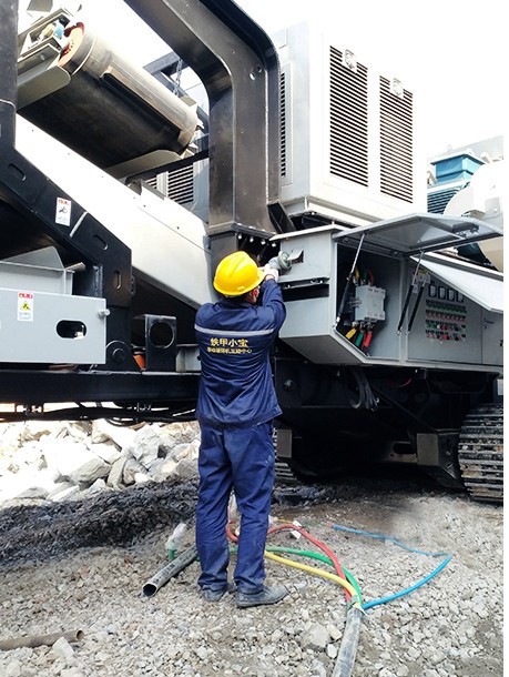 青石破碎機(jī)/青石履帶式移動破碎機(jī)/青石移動式破碎生產(chǎn)線